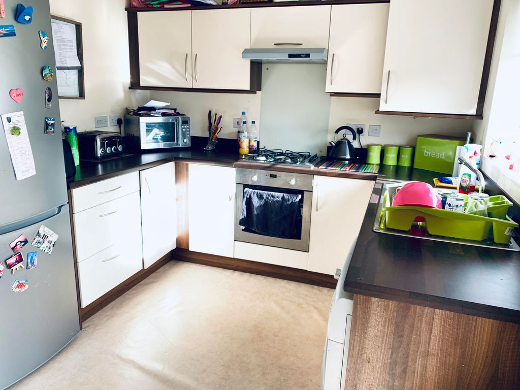 Property photo 2 of 6 Kitchen