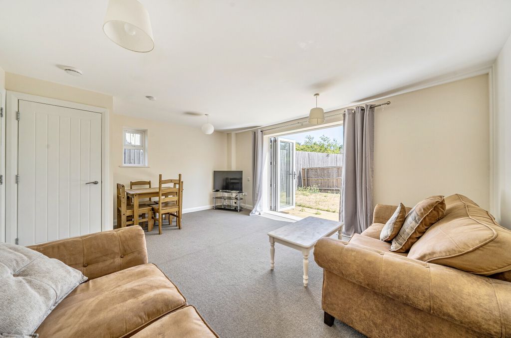 Property photo 3 of 12 150832846A7c7Df738578