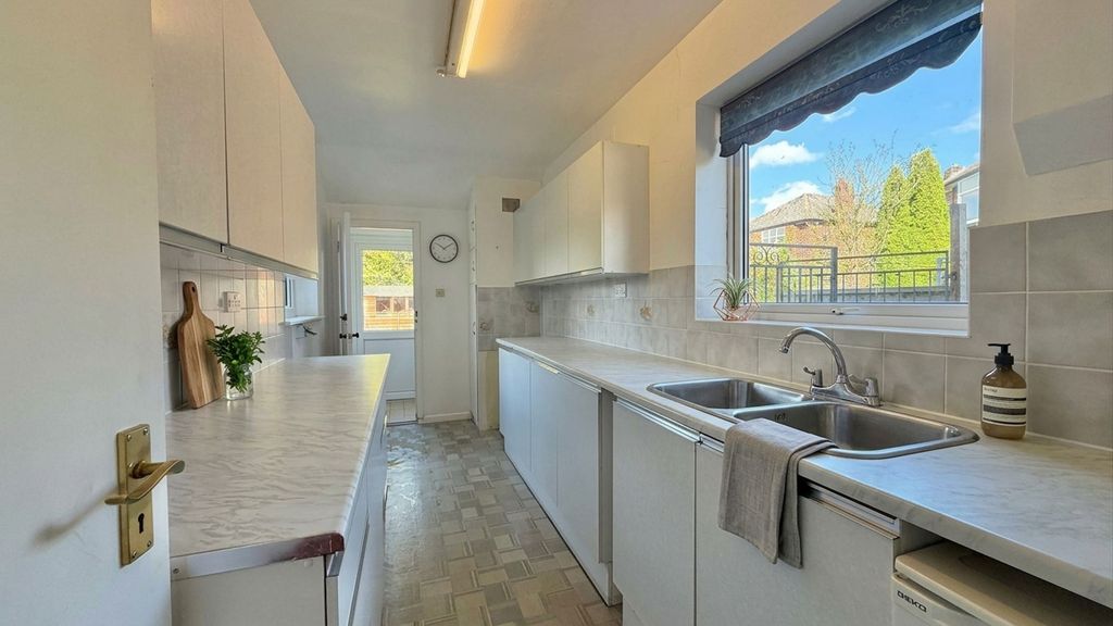Property photo 3 of 12 Kitchen