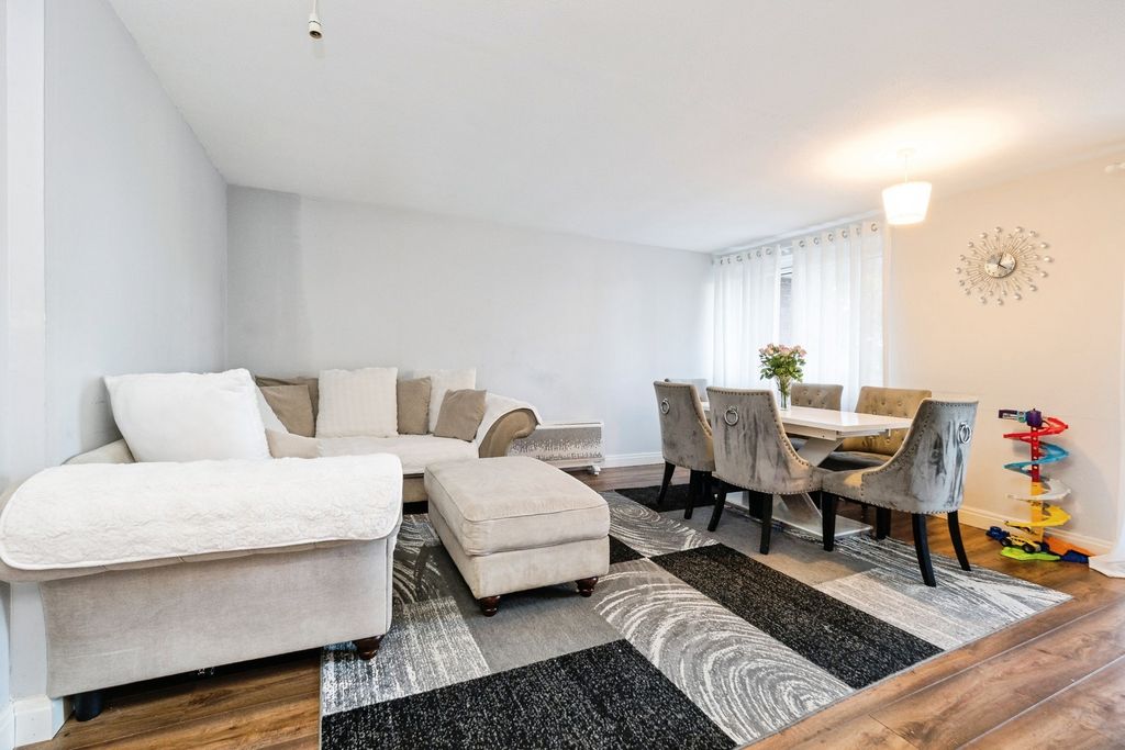 Property photo 2 of 11 Pbox-Img.Jpg