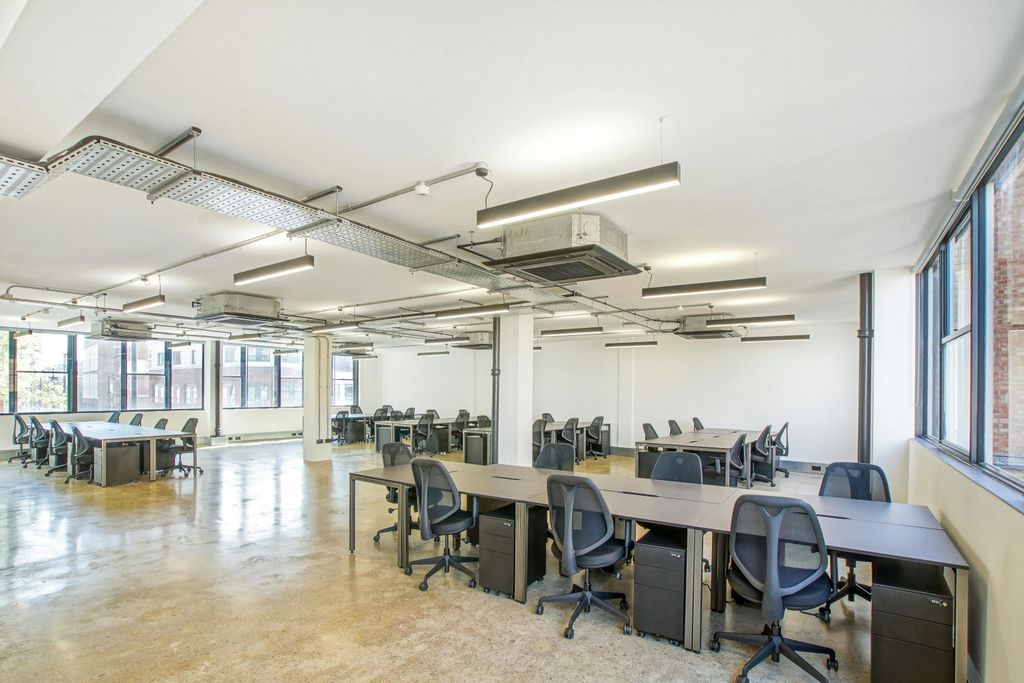 Property photo 1 of 8 Desk Area