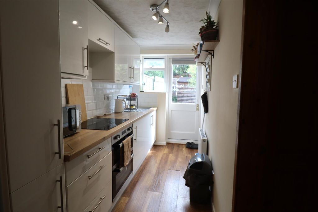 Property photo 2 of 9 Kitchen.Jpg