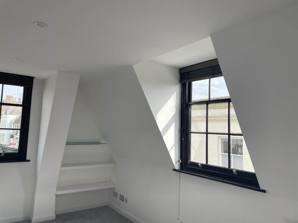 Property photo 3 of 20 Living_Room_Pic_3