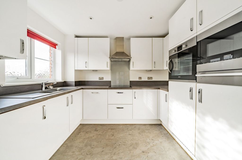 Property photo 1 of 5