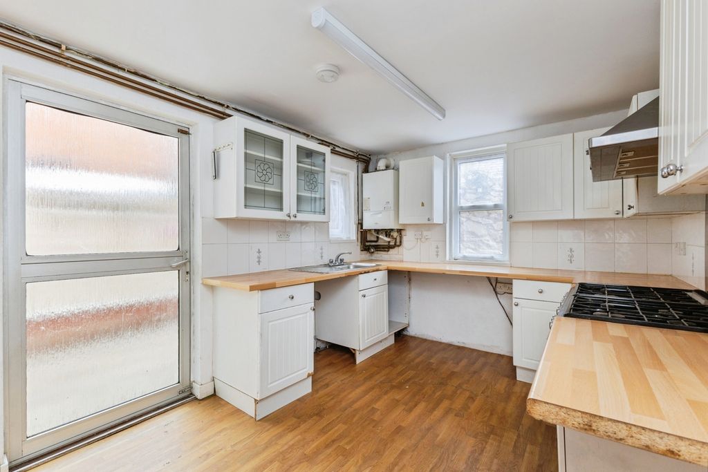 Property photo 3 of 23 Pbox-Img.Jpg