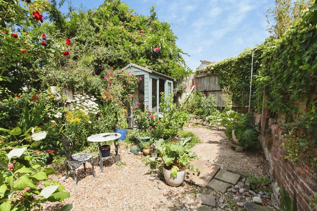 Property photo 3 of 9 Garden