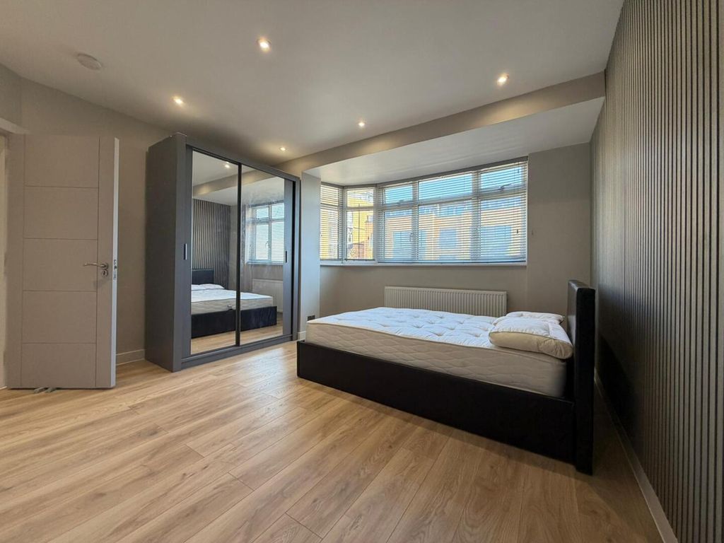 Property photo 1 of 20 Bedroom