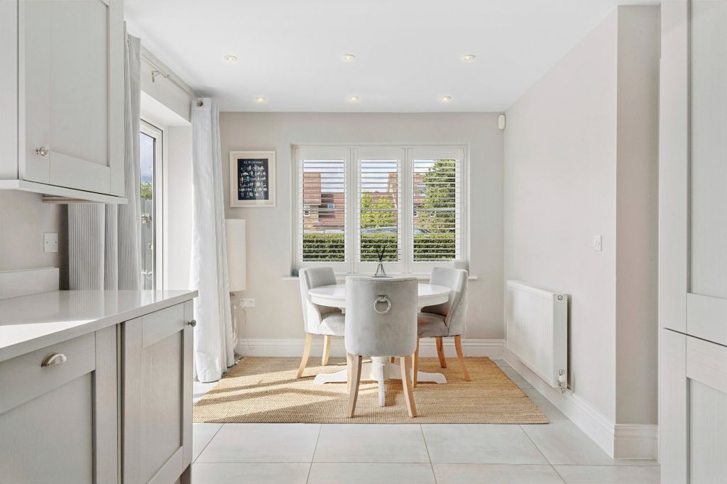 Property photo 3 of 12 Dining Area