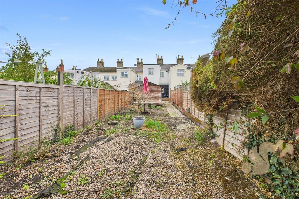 Property photo 3 of 17 Garden