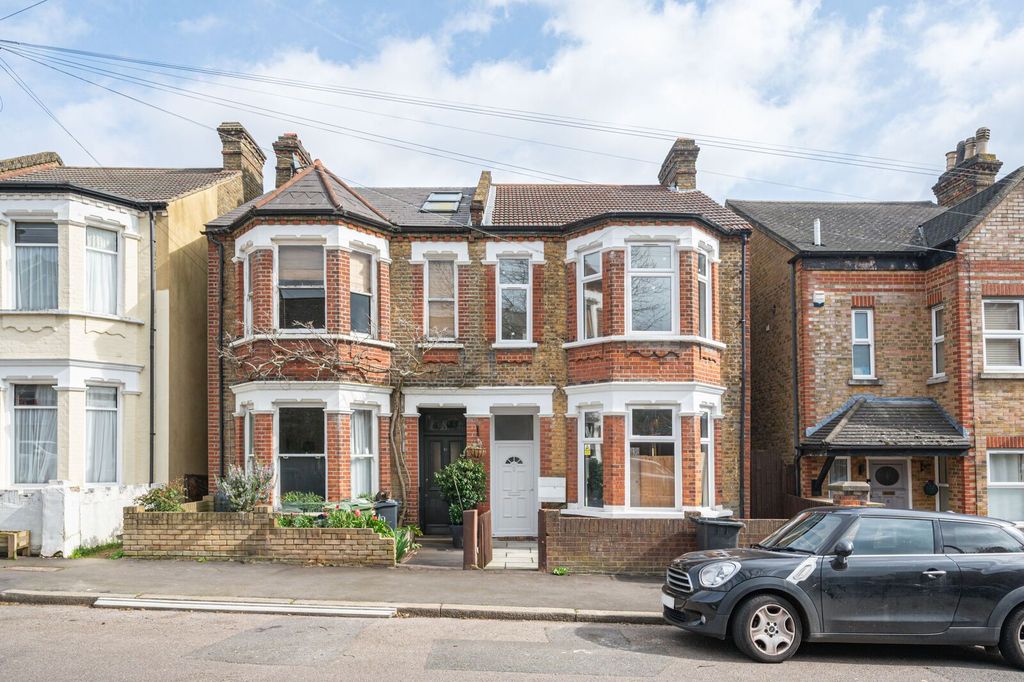 Property photo 1 of 11