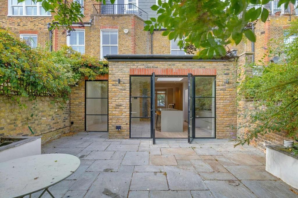 Property photo 3 of 15 Feldenstreet35-074.Jpg