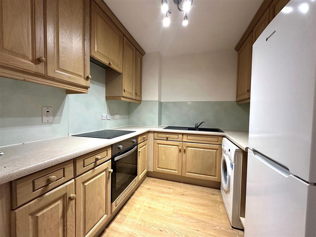 Property photo 3 of 7 Coopers Estate Agents