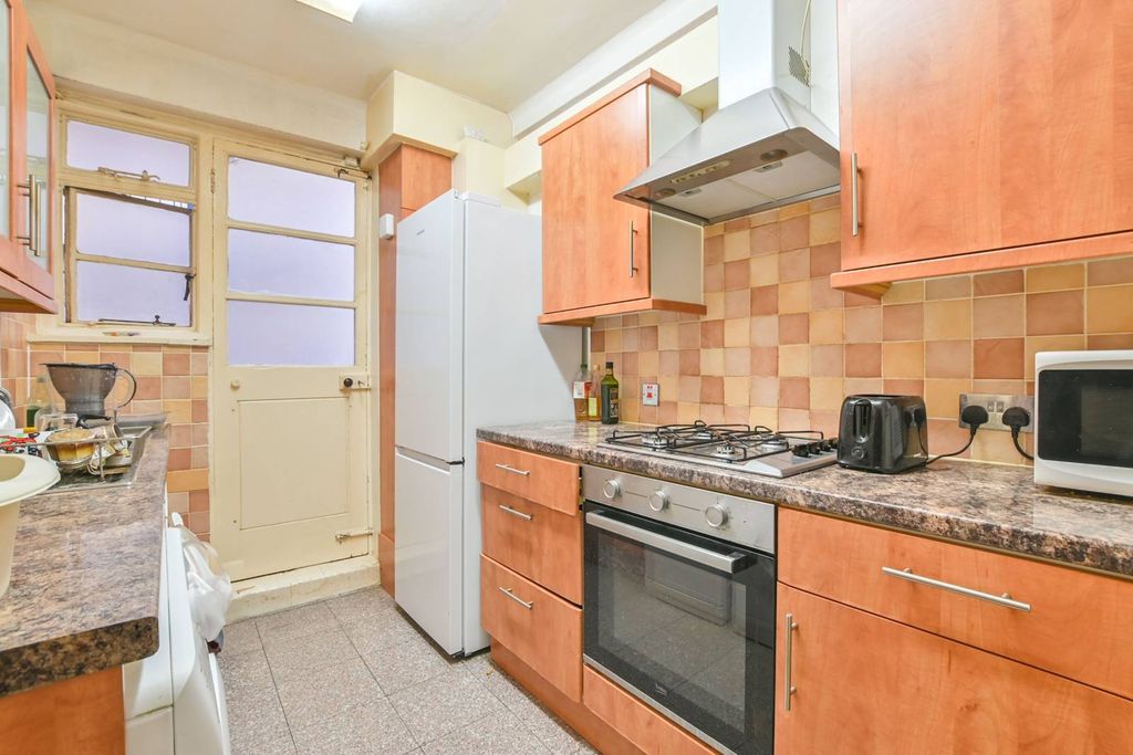 Property photo 1 of 8