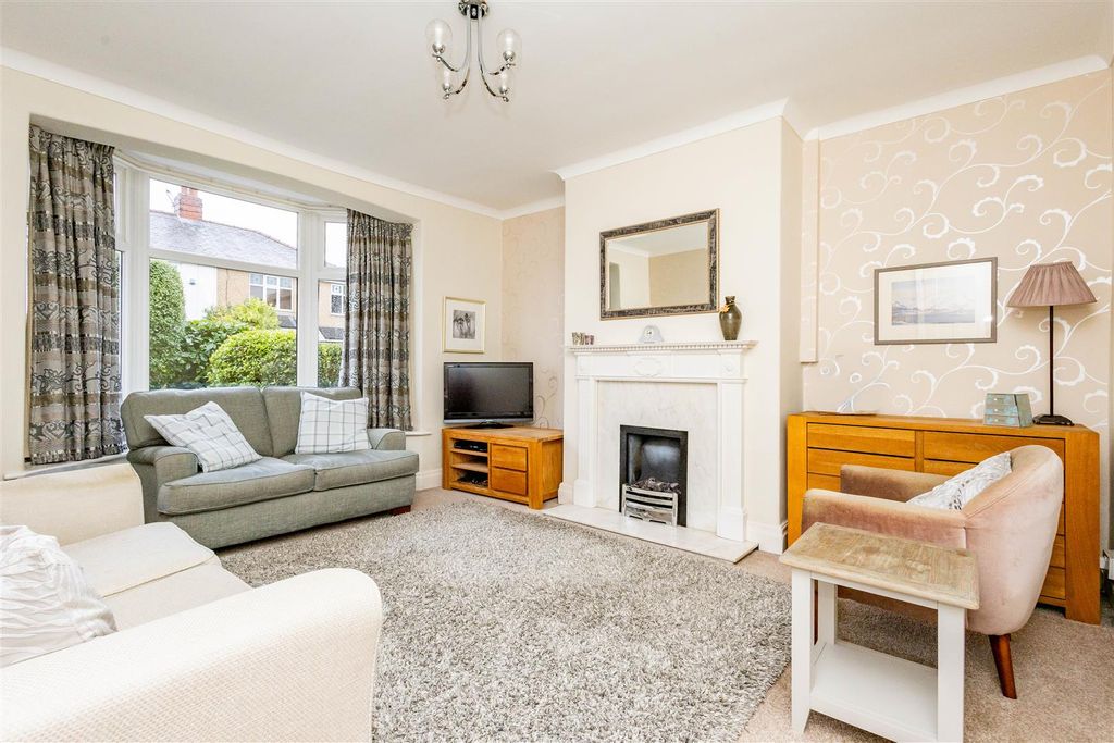 Property photo 2 of 21 Lounge