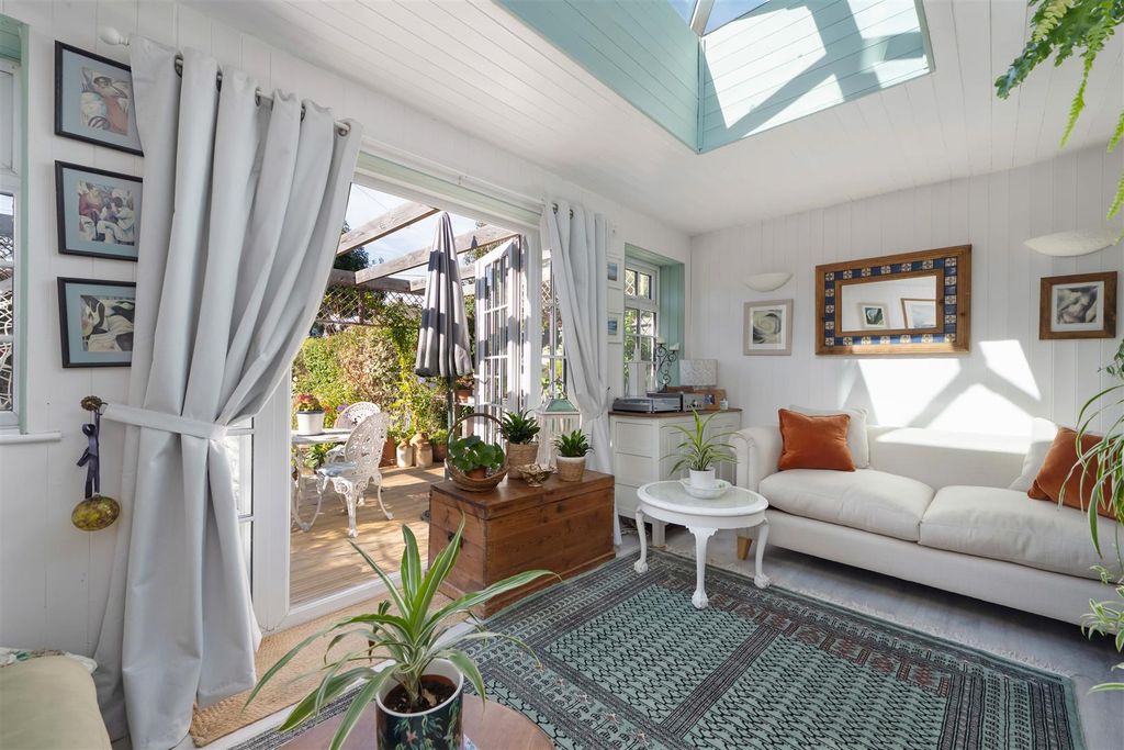 Property photo 2 of 19 Pier Avenue, Tankerton, Whitstable