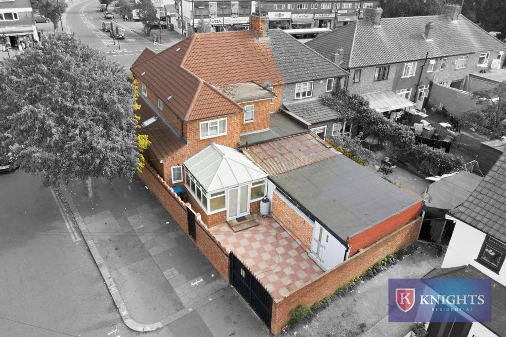 Property photo 2 of 28