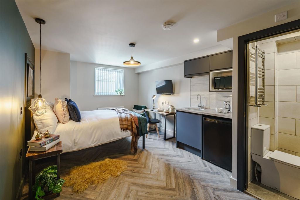 Property photo 2 of 8 032-A7R00552-Hdr.Jpg