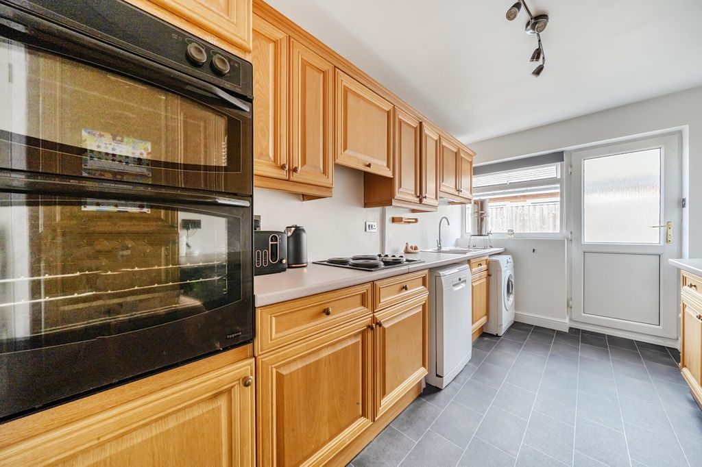Property photo 3 of 20 Kitchen