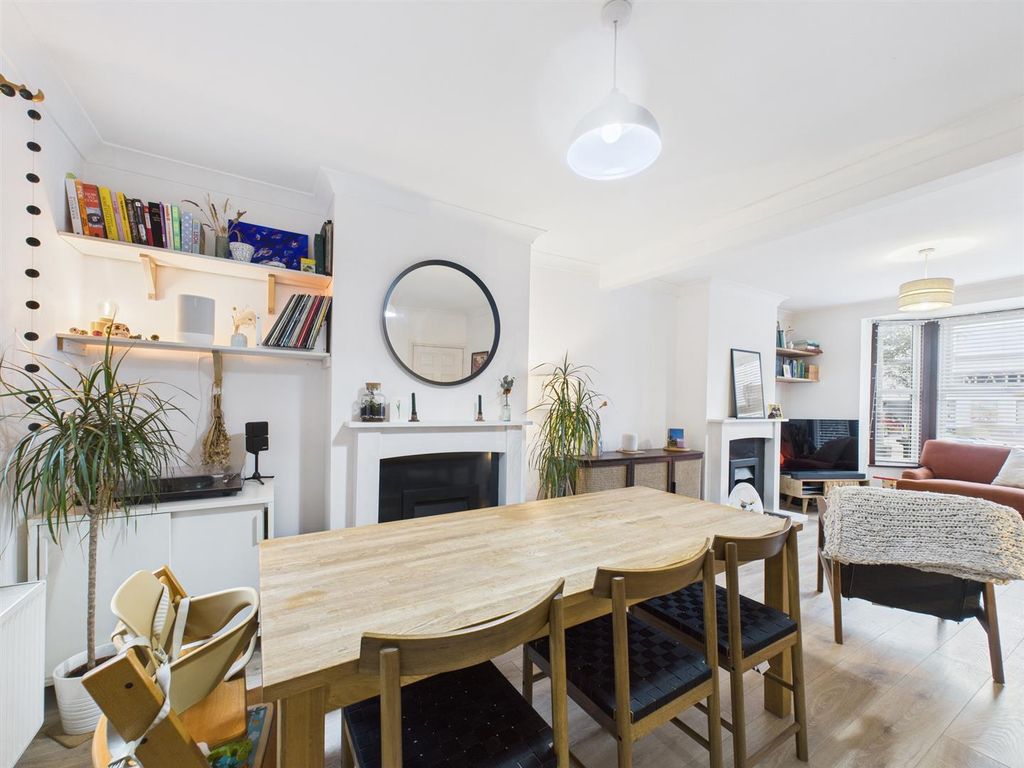 Property photo 3 of 12 Cam04907G0-Pr0354-Still004.Jpg