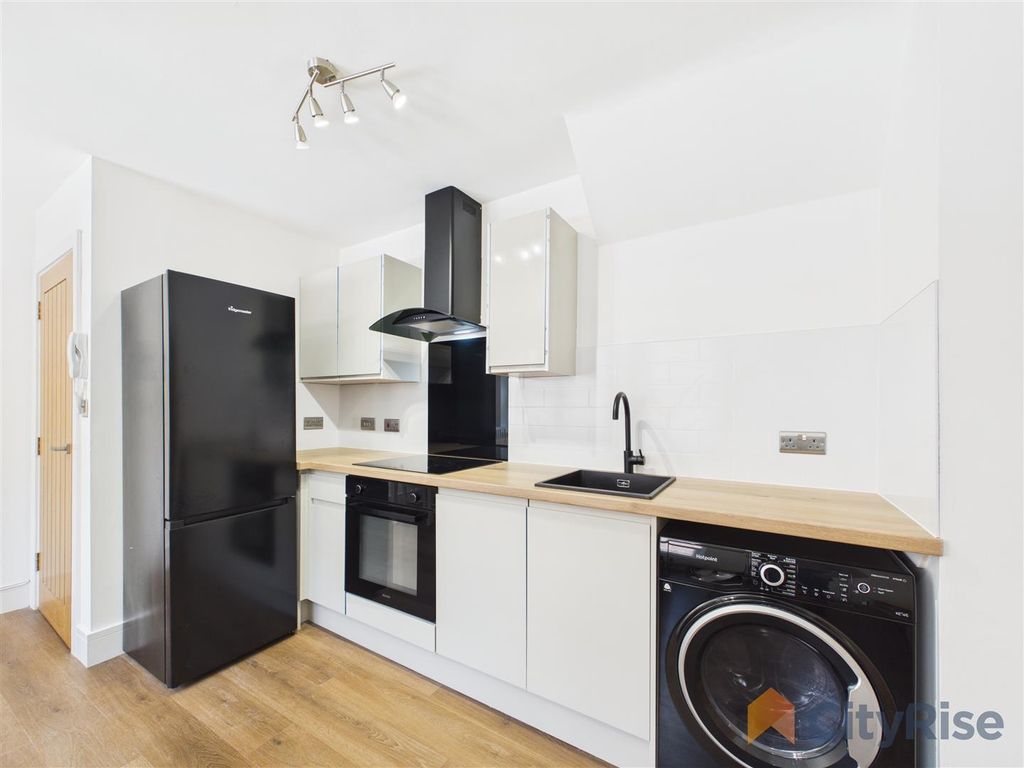 Property photo 2 of 8 Cam04515G0-Pr0164-Still005.Jpg