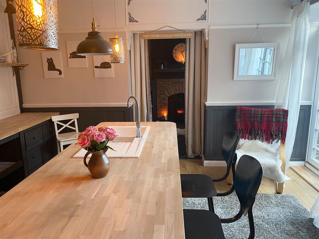 Property photo 2 of 21