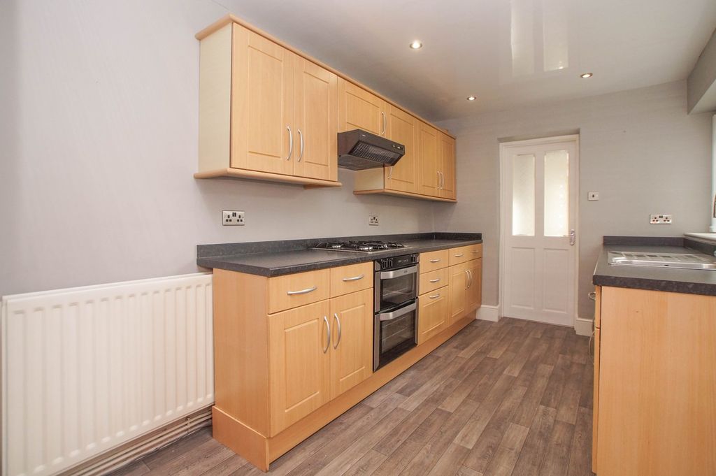 Property photo 3 of 18 Kitchen