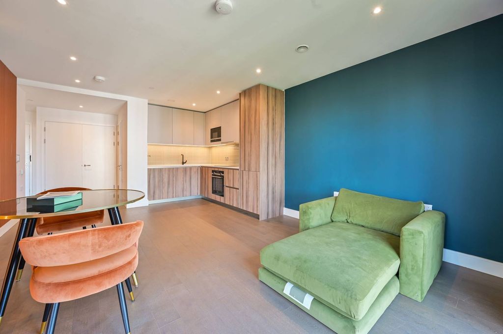 Property photo 3 of 12