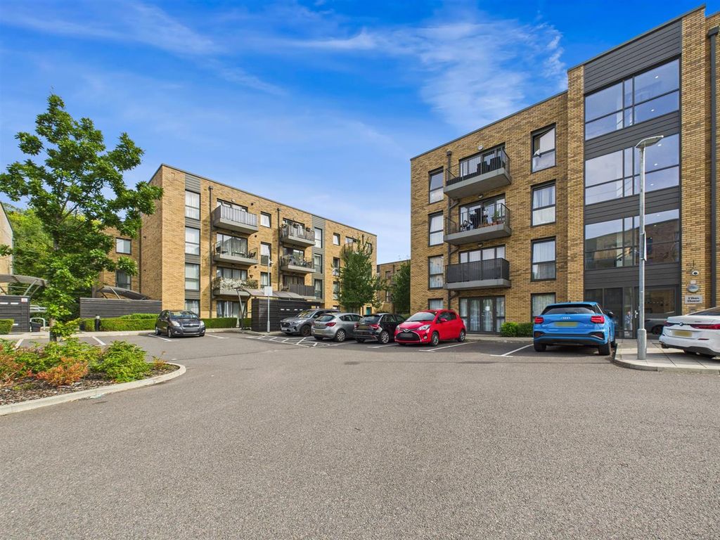 Property photo 1 of 20 Cam02885G0-Pr0477-Still004.Jpg