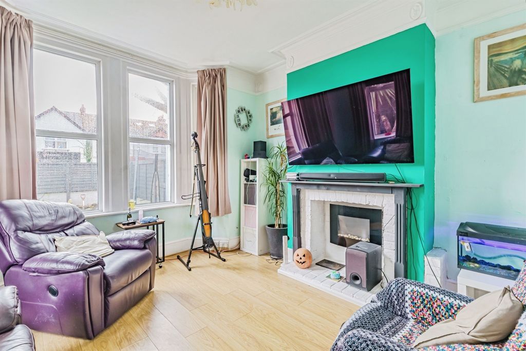 Property photo 2 of 18