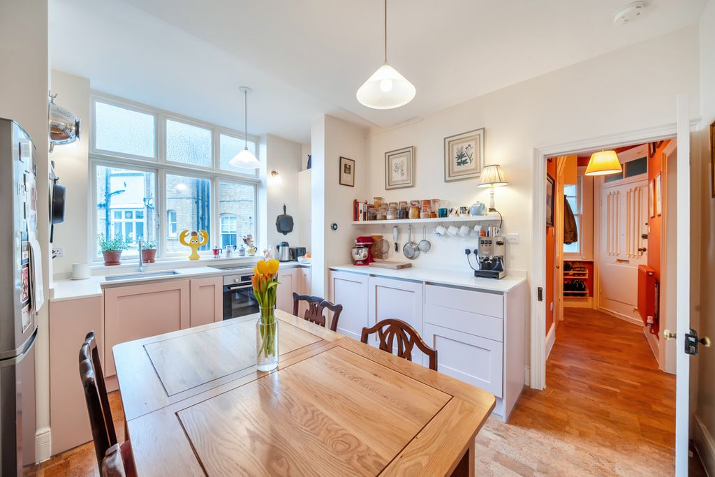 Property photo 3 of 23 Reception