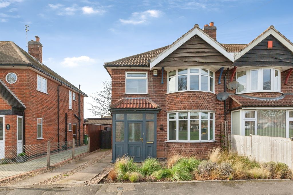 Property photo 2 of 20