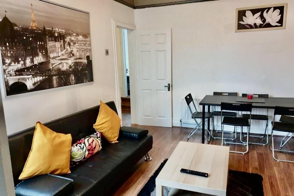 Property photo 1 of 6 Lounge