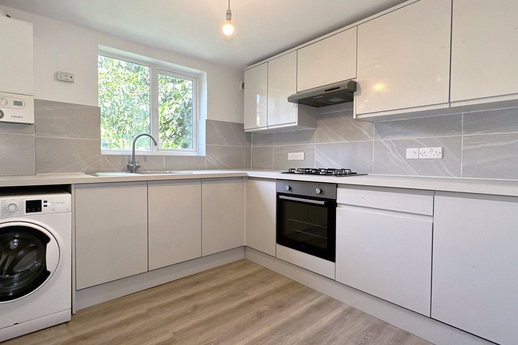 Property photo 1 of 17 Picture No. 05