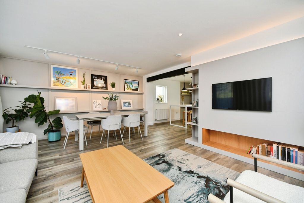 Property photo 2 of 29 Pbox-Img.Jpg