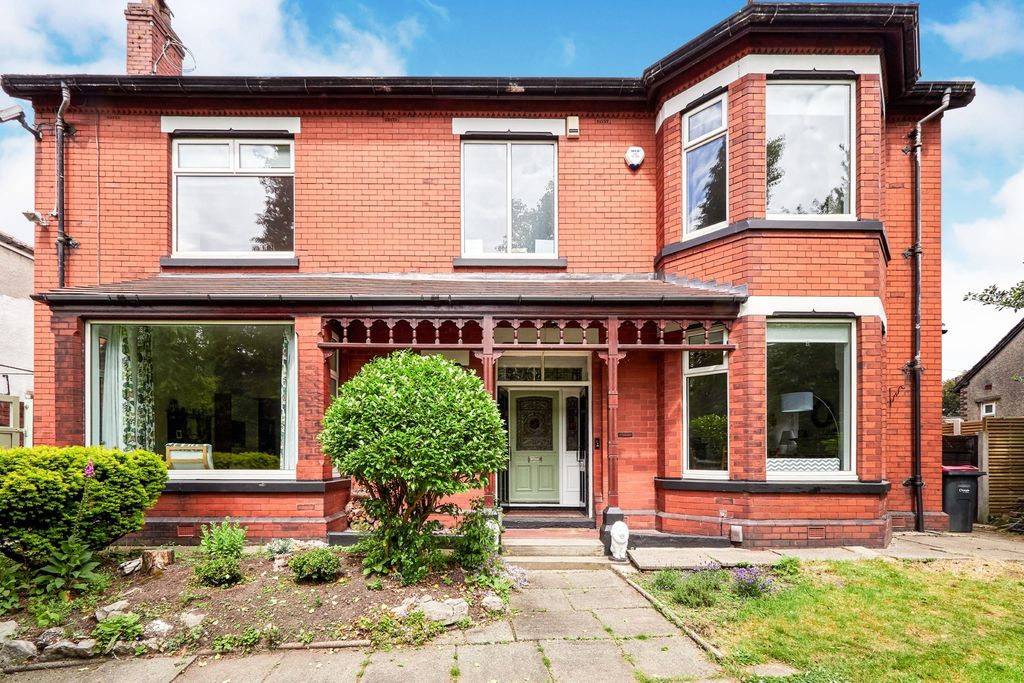 Property photo 1 of 18 Front