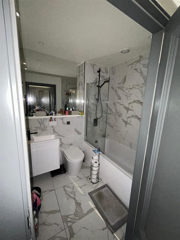 Property photo 2 of 8 Photo-2025-10-02-17-12-12.Jpg