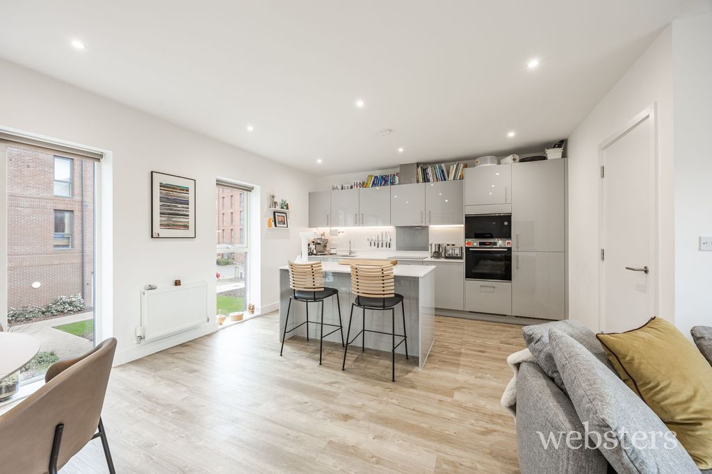 Property photo 2 of 28