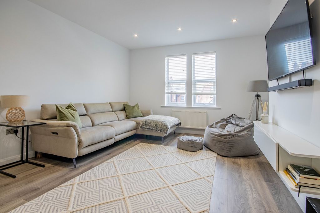 Property photo 3 of 14 E-5