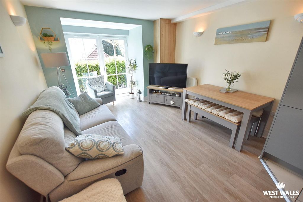 Property photo 1 of 13 5 (44).Jpg