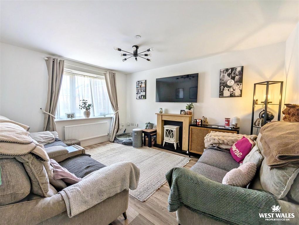 Property photo 2 of 24 1000150723.Jpg