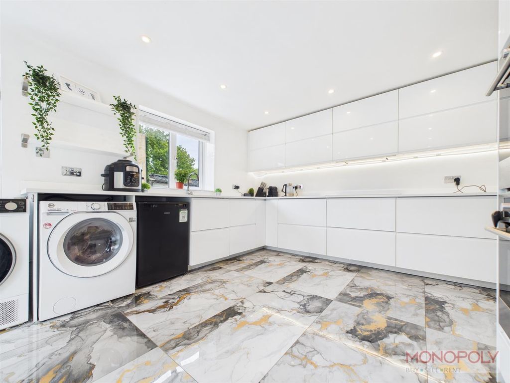 Property photo 2 of 29 Cam03815G0-Pr0330-Still014.Jpg