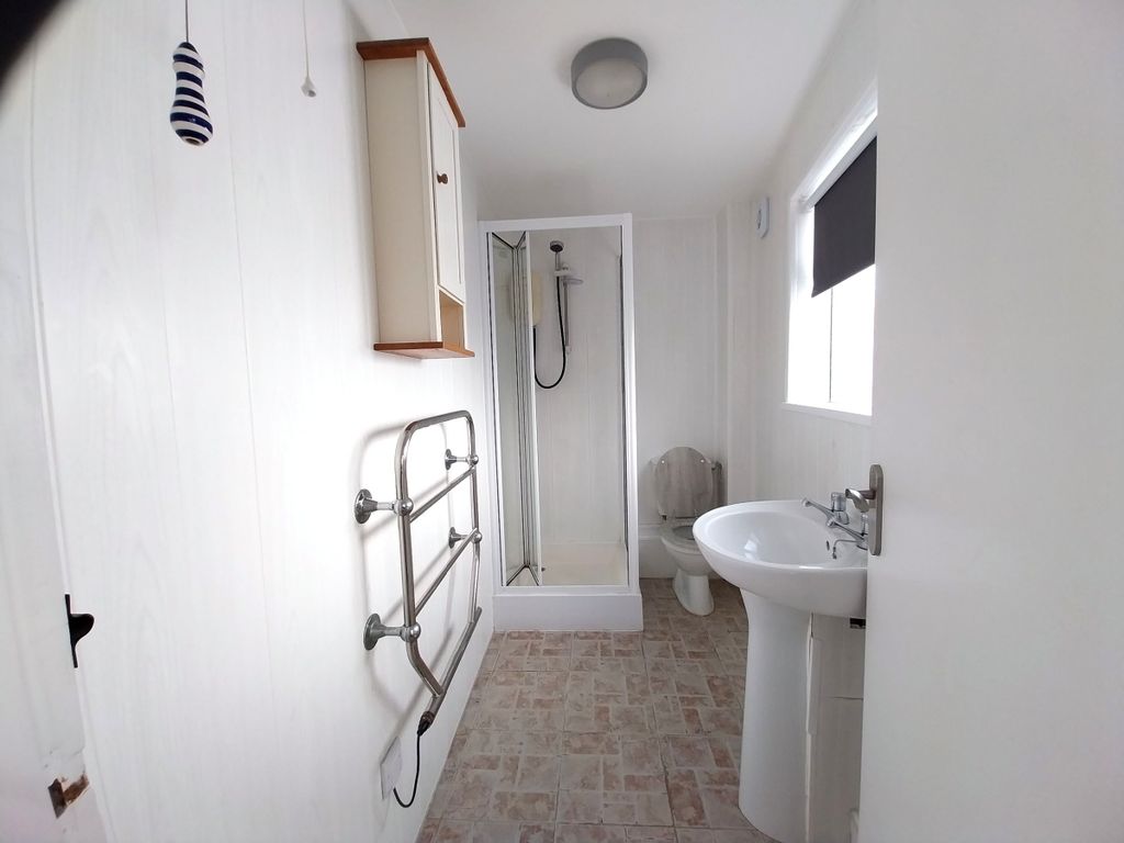 Property photo 3 of 11 Bathroom