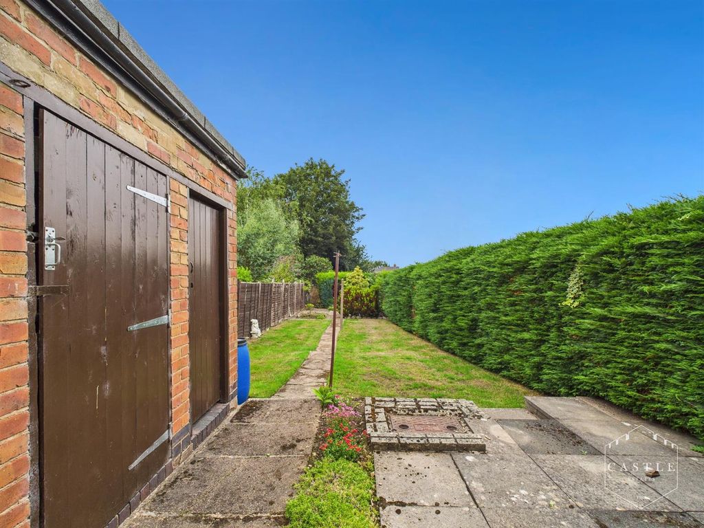 Property photo 2 of 10 Outside