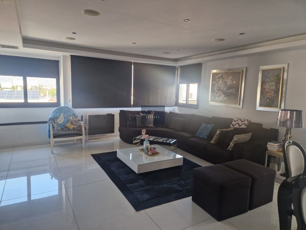 Property photo 2 of 28