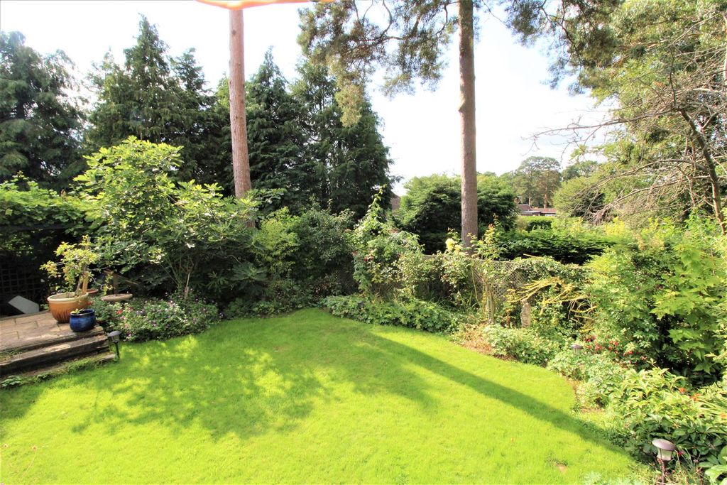 Property photo 2 of 32 Rear Garden