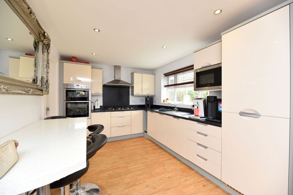 Property photo 3 of 35