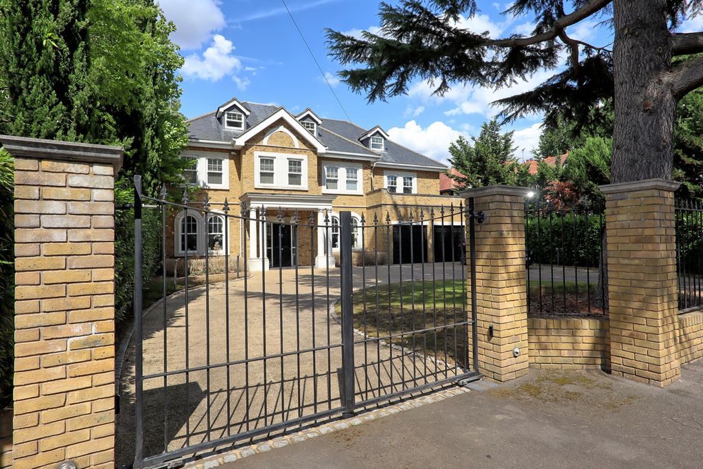 Property photo 1 of 40