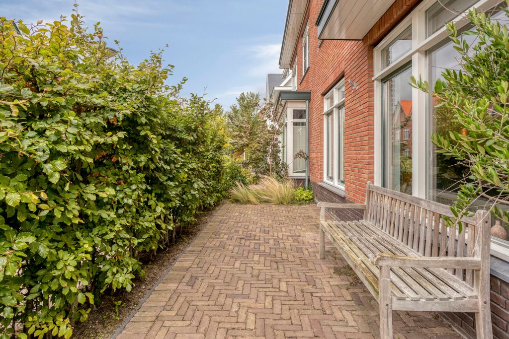 Property photo 3 of 53