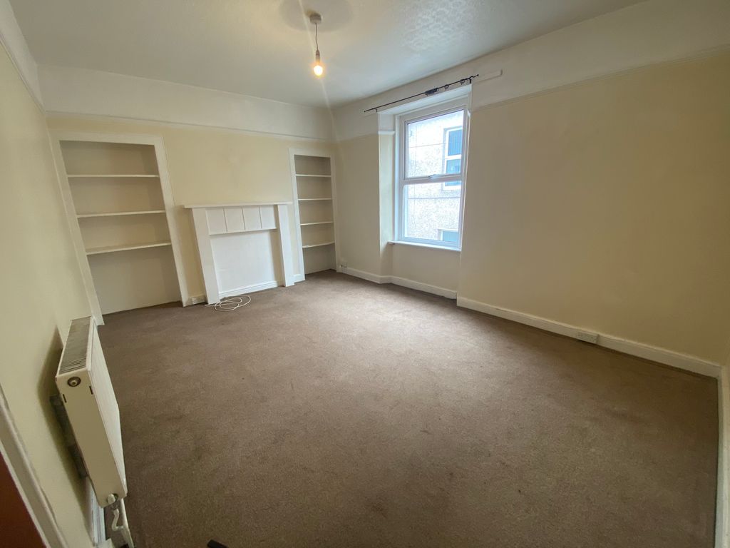 Property photo 2 of 7 Living Room