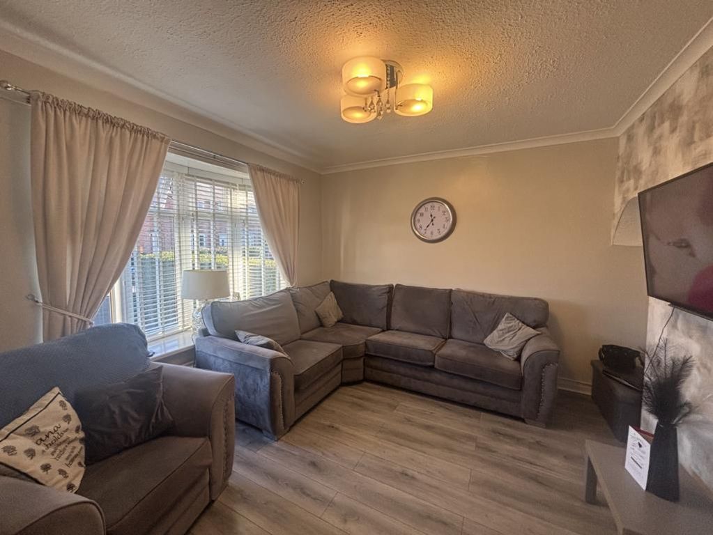 Property photo 2 of 11 Living Room